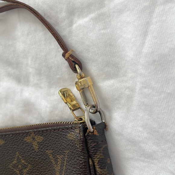 Louis Vuitton Pochette Accessoires Monogram Canvas - Picture 2 of 5